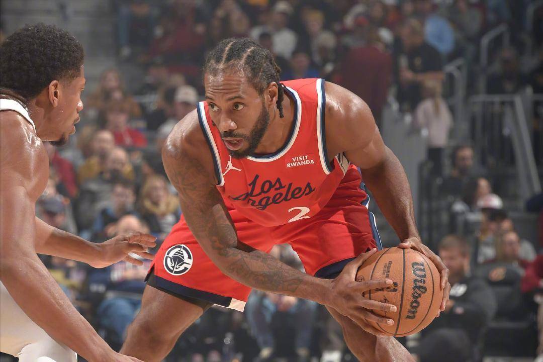 洛杉矶快船迎意甲关键赛；集结日手感冰凉；更衣室稳定；年轻球员得到机会的简单介绍